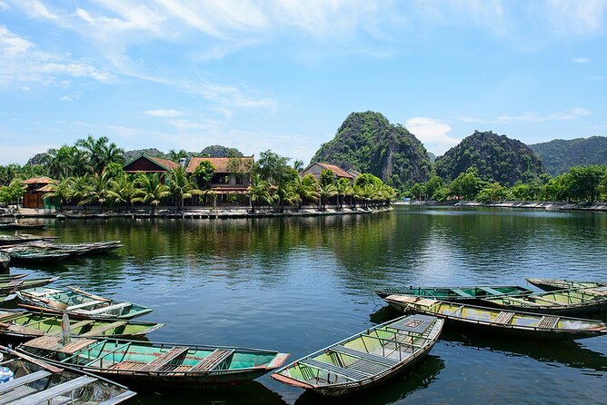 Full Day Tam Coc Private Tour: Biking and Trekking in Mua Cave - Lunch and the run-up to Mua Cave