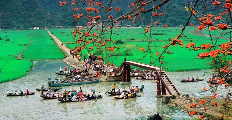 Full Day to Perfume Pagoda - Thien Tru harbor and the Yen stream rowboat