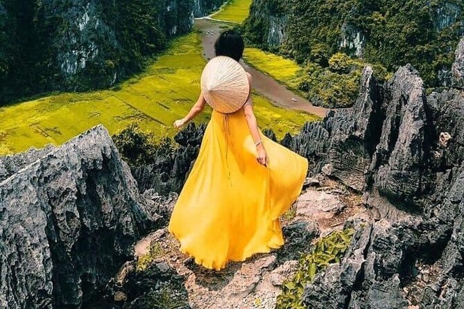 Full-Day Tour Hoa Lu, Tam Coc Boat Trip and Mua Cave - Mua Cave (Dancing Cave): The 500-Step Climb for the Big Panoramic View