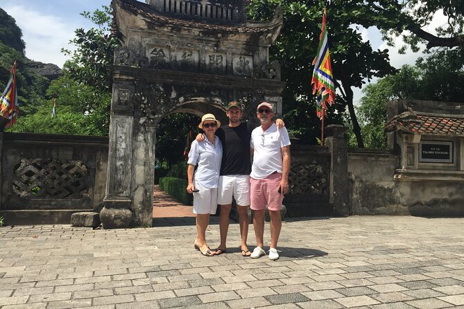Full-Day Tour to Hoa Lu and Tam Coc from Hanoi with Lunch - Tam Coc private rowing boat: Hang Ca, Hang Hai, Hang Ba in real-time