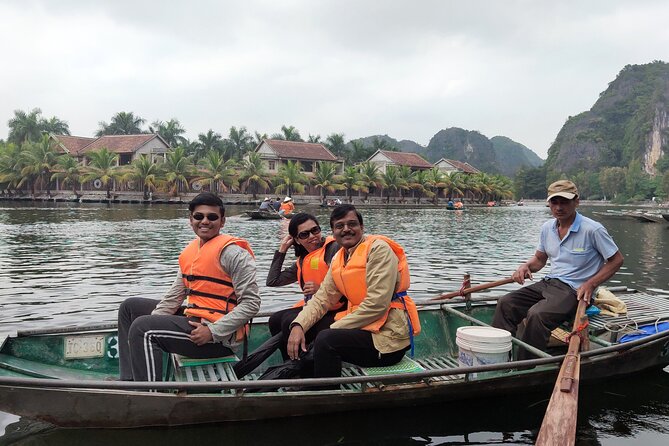 Full-Day Tour to Hoa Lu and Tam Coc from Hanoi with Lunch - Hoa Lu Temple and Citadel: Ancient Vietnam, explained in plain language