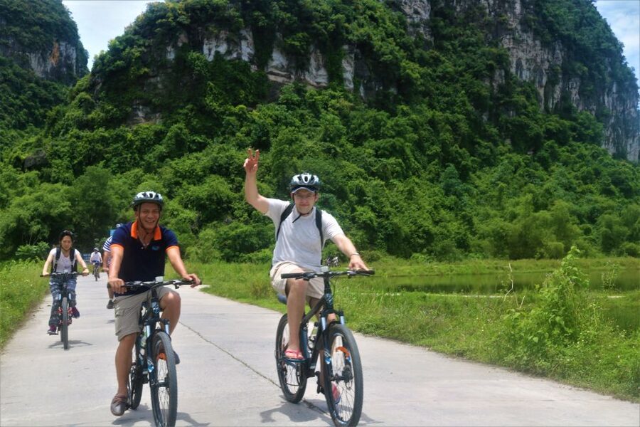 Full Day Trang An, Bich Dong Pagoda, Biking & Family Visit - Bich Dong Pagoda: mountain temples and the story behind Buddhism