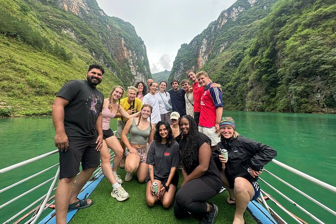 Ha Giang Loop 3 days Small group- From Ha Noi - Day 2: Ma Pi Leng Pass, Tu San Canyon, and the Nho Que river boat day