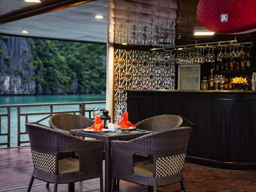 Ha Long Bay: 2-Day Tour with La Pandora Boutique Cruise - Day 2 at sunrise and Dark & Bright Cave by local rowboat