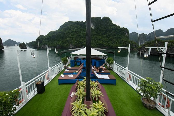 Ha Long Bay 2 Days 4 Star - Day 1 in the bay: limestone views, Vung Vieng, and tender-time reality