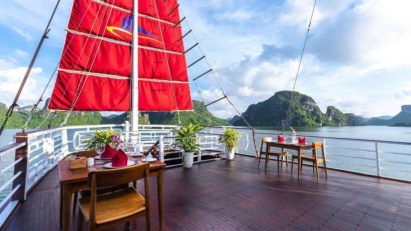 Ha Long Bay - Bai Tu Long Bay Luxury Boat Tour & Transfer - Key things you’ll notice
