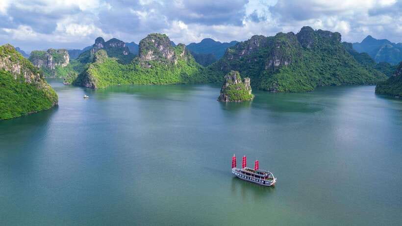 Ha Long Bay - Bai Tu Long Bay Luxury Boat Tour & Transfer - Sung Sot Cave: the classic sea-cave stop