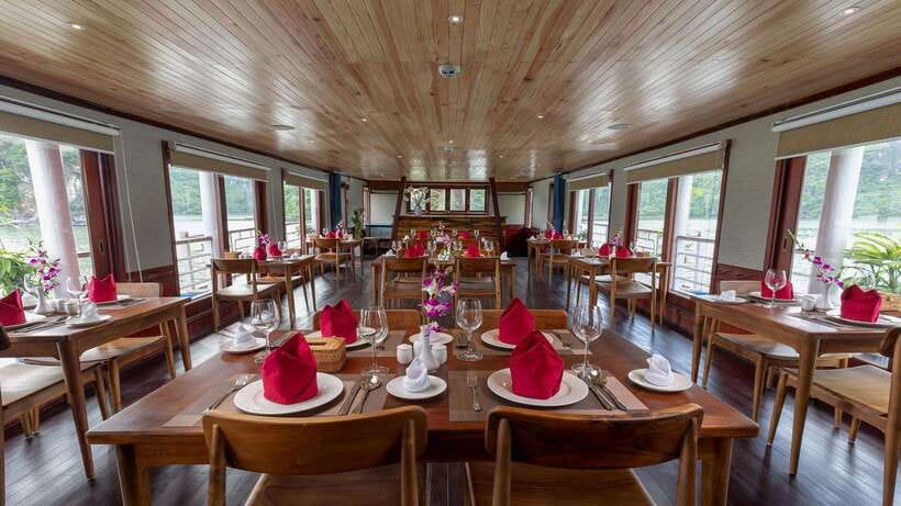 Ha Long Bay - Bai Tu Long Bay Luxury Boat Tour & Transfer - The return stretch: sunset tea, free time, and extra onboard fun