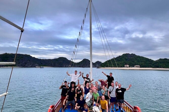 Ha Long Bay Cruise Day Tour-Cave, Kayaking,Ti top island & Lunch - Guide energy and how it can make or break the day