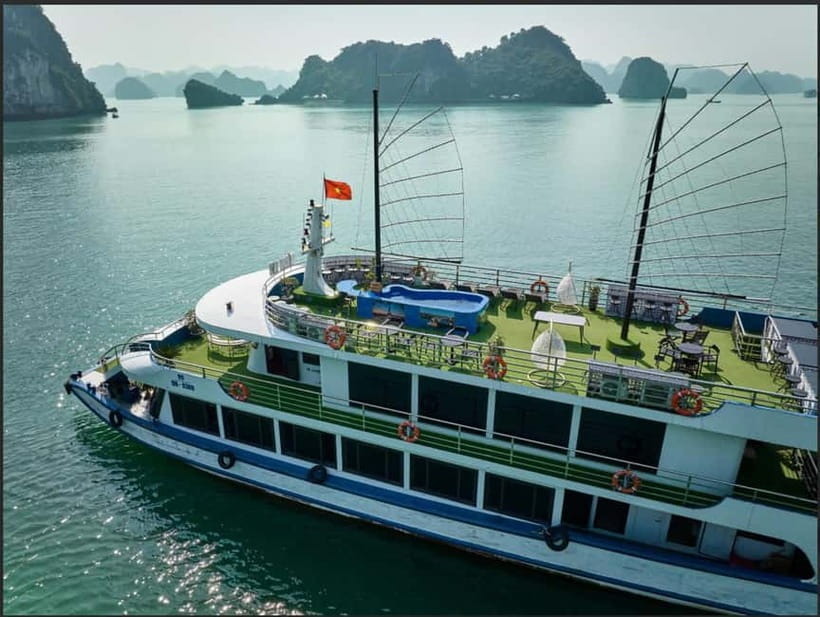 Ha Long Bay- Deluxe Day Cruise, Lunch& Kayaking&Sunset party - Kayaking and bamboo boat to Luon Cave: active vs gentle options