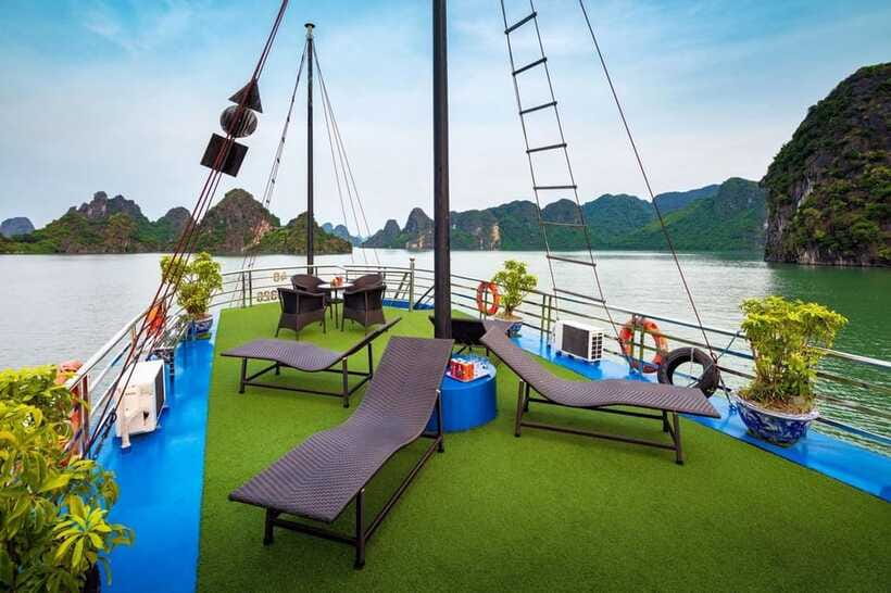 Ha Long Bay Small Deluxe Cruise Day Trip With Kayak & Lunch - Who should book this small deluxe cruise