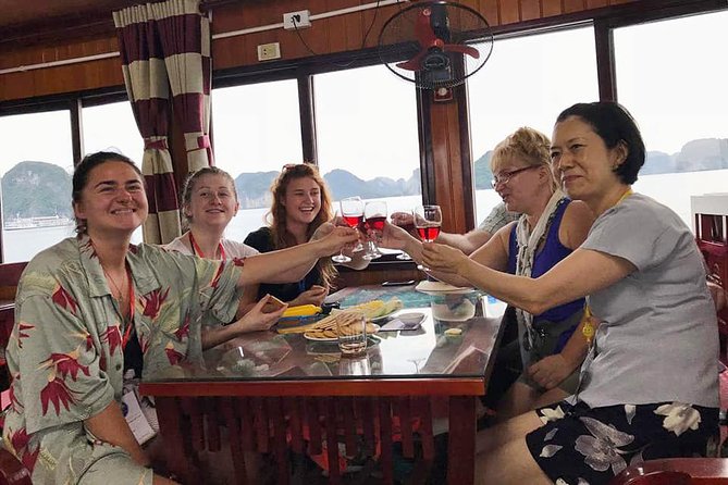 Ha Long Full Day Deluxe Trip - Long Route (6-Hour Trip) - Luon Cave: water cave time with kayaking or bamboo boat