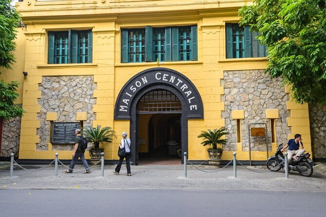 Ha Noi City Day Tour - Thang Long Imperial Citadel and lunch at mid-day