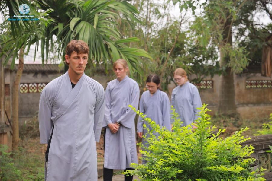 Ha Noi - Half-day Mindfulness meditation retreat - A four-hour Hanoi meditation retreat that starts with manners
