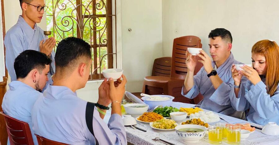 Ha Noi - Half-day Mindfulness meditation retreat - 09:10–10:10: mindful breathing and “touching peace” meditation