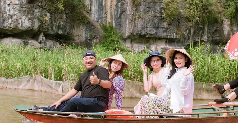 Ha Noi: HOA LU-TAM COC-MUA CAVE ,Buffet Lunch & Cycling - Lunch stop at Ninh Binh Excursion Restaurant: a buffet built for picky eaters