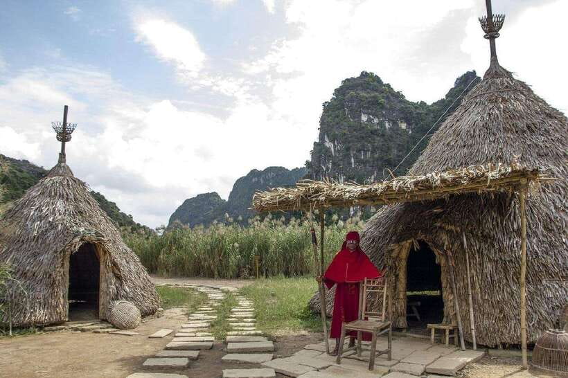 Ha Noi: Ninh Binh / Hoa Lu - Trang An - Mua Cave / Cycling - Lunch in Ninh Binh: goat meat and burnt rice that taste like place