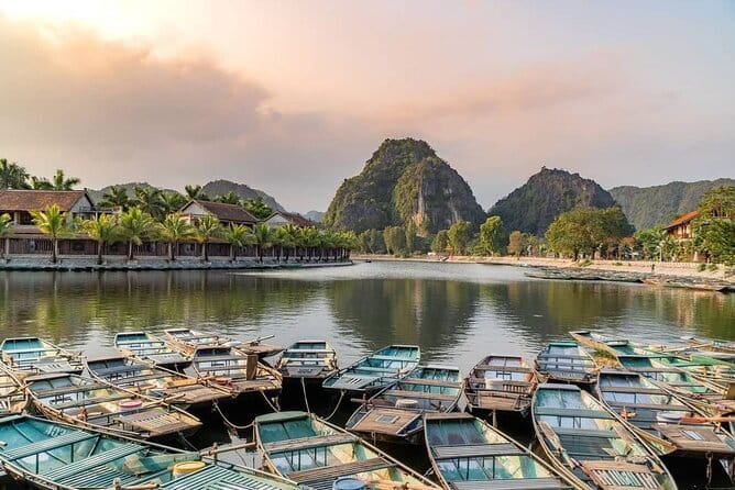 Hai Phong City Historical and Food Tour - Du Hang Pagoda: one hour of Hai Phong’s older soul