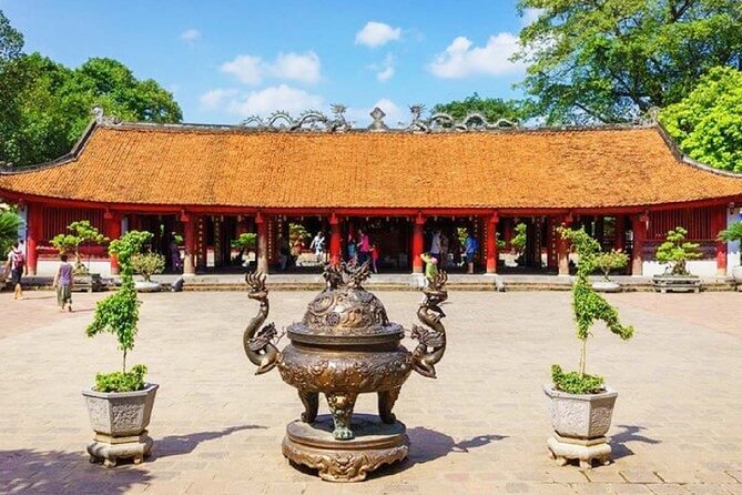 Half City Tour in Ha Noi - Entering the Temple of Literature (Quốc Tử Giám)