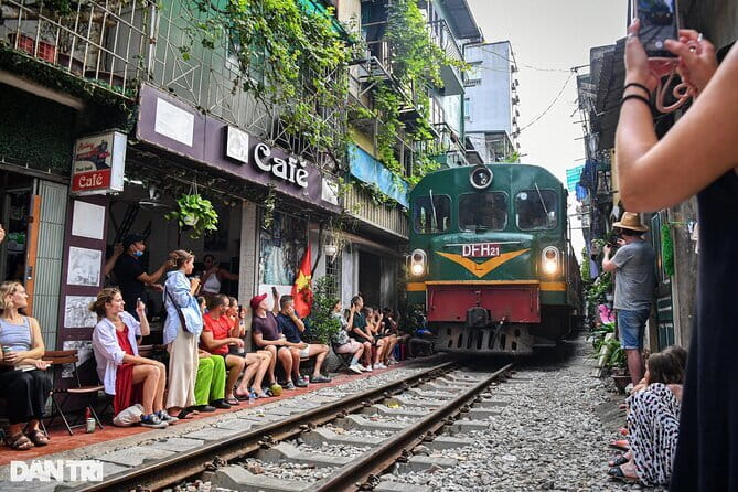 Half-Day Ha Noi City Sightseeing Private Tour With Student - Quick highlights you’ll feel right away