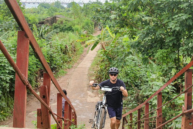 Half Day Ha Noi Tour by E-bike - West Lake: start with a calmer Hanoi mood
