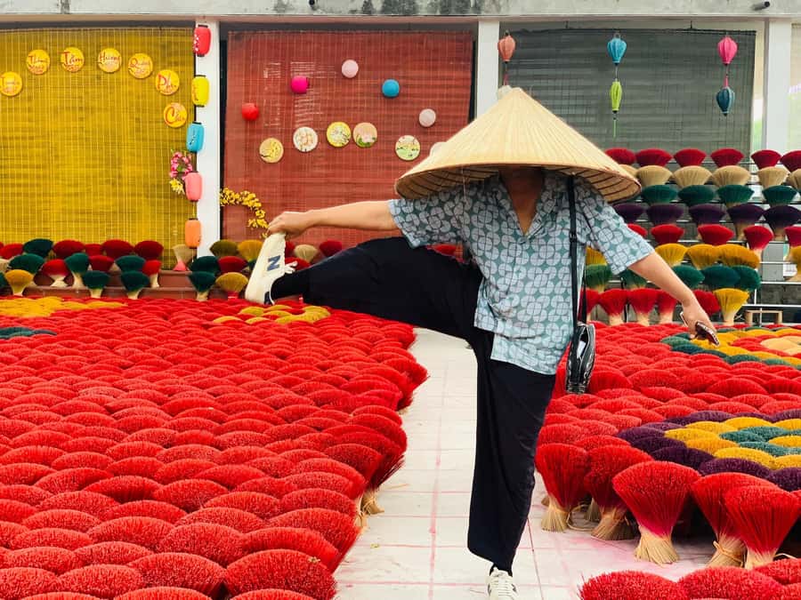 Half Day trip to Incense & Hat Villages with Train Street - Chuong Conical Hat Village: A 300-Year Tradition Done by Hand
