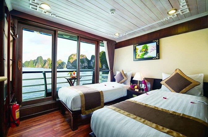 Halong 2D1N with Le Journey/Hera/La Pandora Boutique from Hanoi - Luon Cave by kayak: the most memorable morning slot