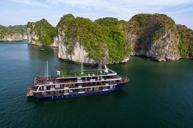 Halong 2D1N with Le Journey/Hera/La Pandora Boutique from Hanoi - Meals, sunset party, and the cooking demo: how the cruise keeps you occupied