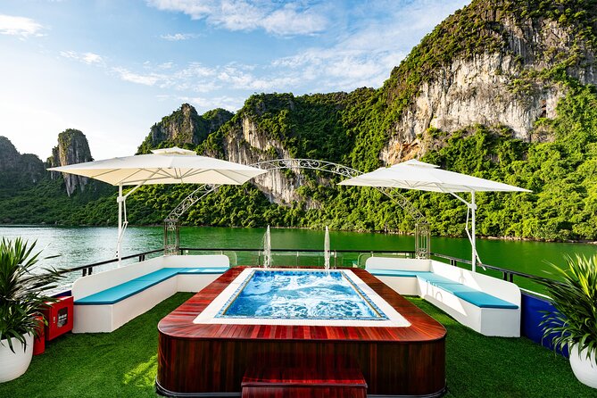 Halong 5star Cruise Day Trip: Buffet Lunch, Jacuzzi & Kayaking - Buffet lunch onboard: seafood, Vietnamese comfort food, and drink reality