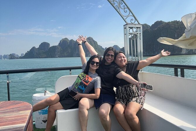 Halong 5star Cruise Day Trip: Buffet Lunch, Jacuzzi & Kayaking - Luon Cave at Bo Hon Island: kayaking or bamboo boat