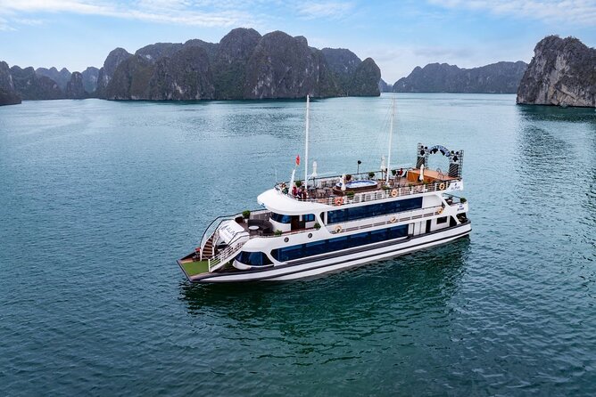 Halong and Bai Tu Long Luxury Day Escape - Sung Sot (Surprise Cave): fast thrills underground
