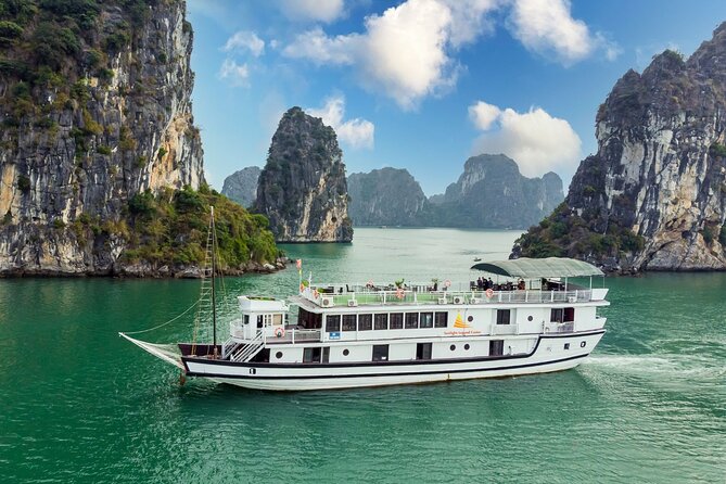 Halong Bay 2 Days 1 Night Traditional Boat - Day 1: Sung Sot Cave without the wasted minutes
