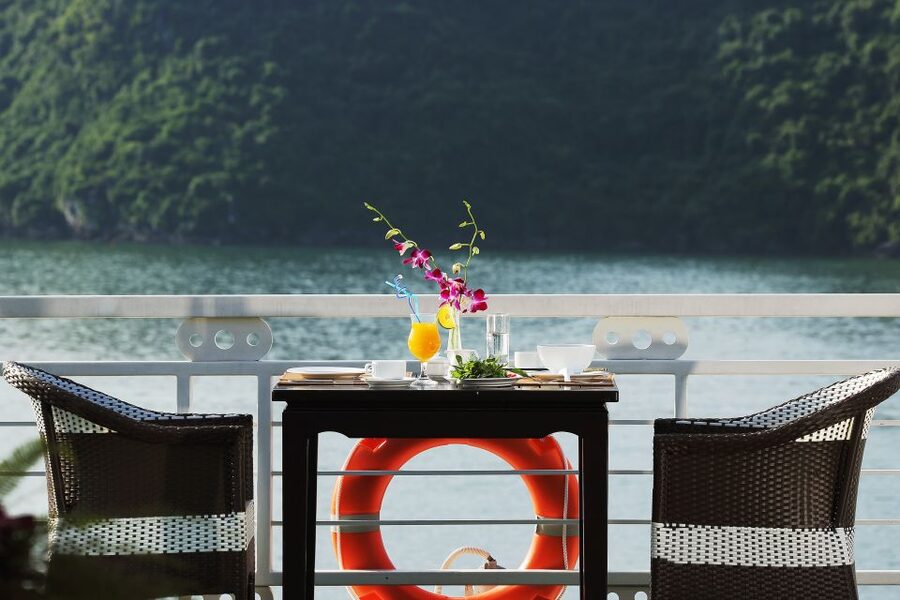 Halong Bay: 2D1N 5-Star Starlight Cruise - Day 2: Tai Chi at dawn, then Luon Cave by sampan or kayak