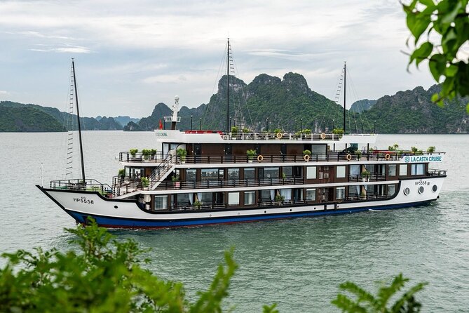 Halong Bay 2D1N Cruise multi options, transfer, swim and kayaking - From Hanoi Opera House to Halong Bay: the transfer you’ll appreciate