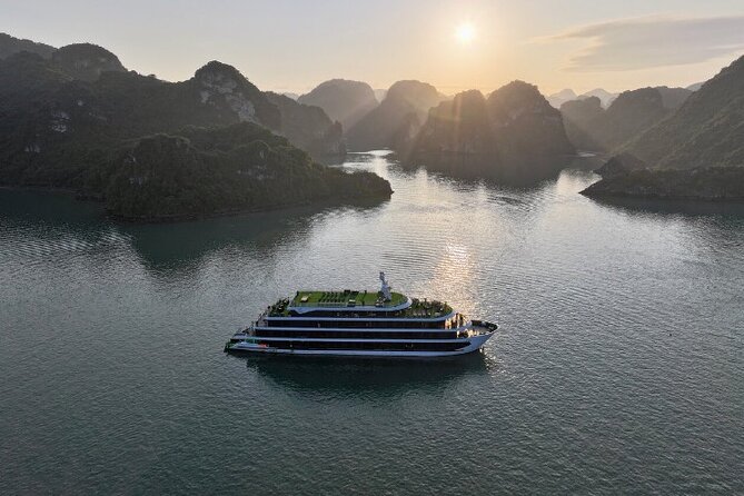 Halong Bay 2D1N Cruise multi options, transfer, swim and kayaking - Day 1: getting on the water and joining the activities