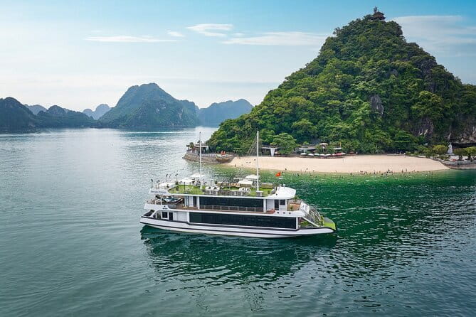 Halong Bay 5-Star Day Cruise, Buffet Lunch, Cave, Kayak, Transfer - Lunch onboard: the 5-star part you’ll actually use