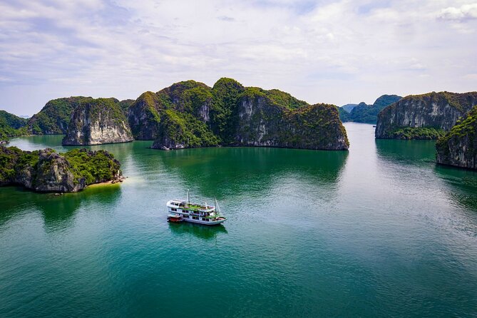 Halong Bay and Lan Ha Bay 2 Days 1 Night with Sunlight Premium - Day 1 on the water: lunch, Da Chong islet, and cave kayaking