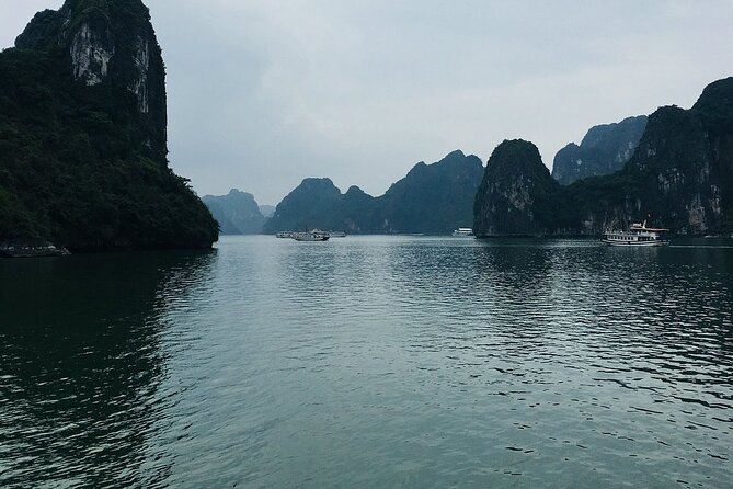 Halong Bay Cruise Tour from Hanoi with Kayak Adventure - Kayaking or bamboo boat ride to Ba Hang: choose your comfort level