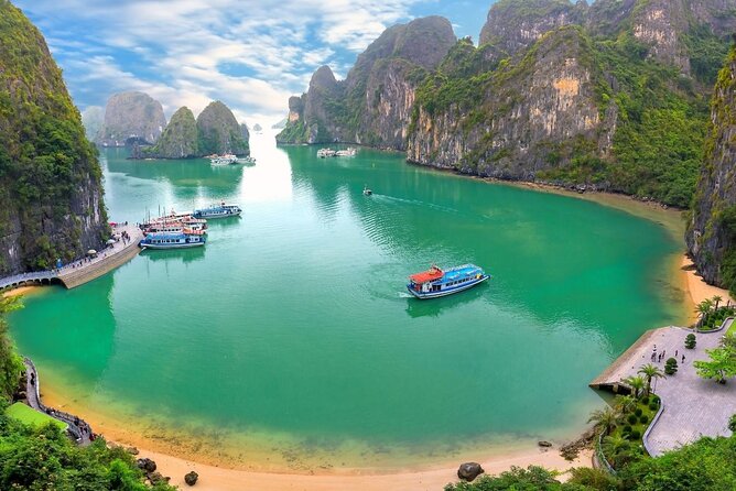 HaLong Bay Day Cruise with Kayaking, Swimming, Hiking and Lunch - Group size and ship comfort: how this feels in real life