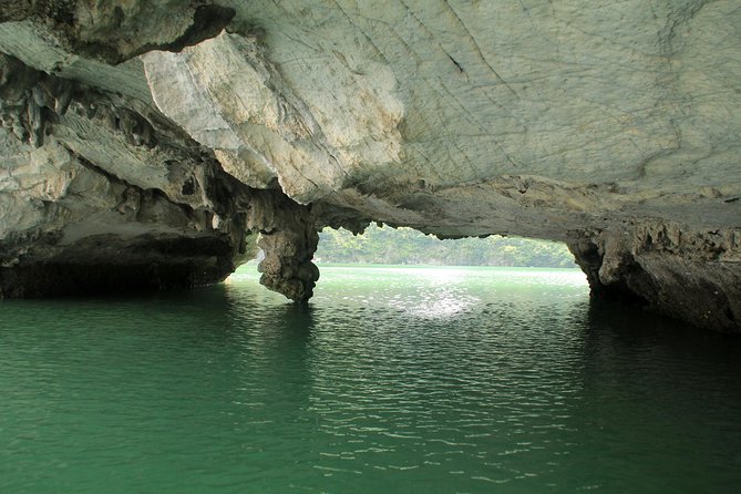 Halong Bay Day Tour: 4 hour cruising, caving, kayaking & lunch - Kayaking and bamboo-boat time: the part you should not skip