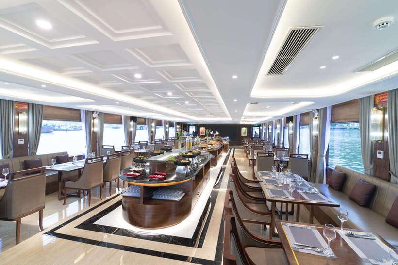 Halong bay day tour: Best seller IRIS CRUISE with live band - Comfort and facilities: jacuzzi, towels, Wi‑Fi, and what to pack so the day feels easy