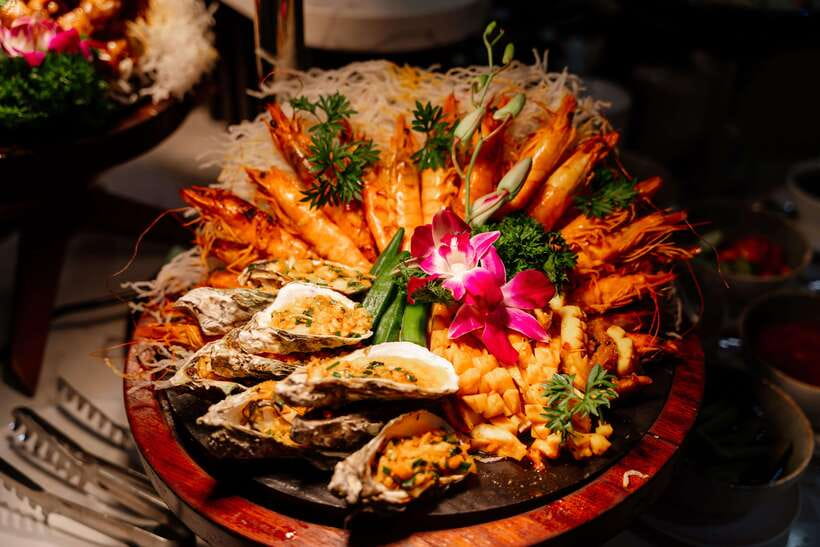 Halong bay day tour: Best seller IRIS CRUISE with live band - Who should book Iris Cruise with live band (and who might prefer something quieter)?