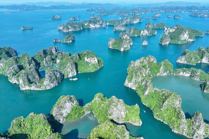 Halong Bay Day Trip Explore Caves, Kayak & Lunch by Saquila Yacht - Saquila Yacht: why the day feels more relaxed than most