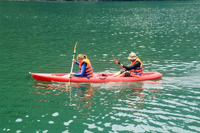 Halong bay Deluxe Cruise 2D/1N: Kayaking, swimming, Titop island & surprise cave - Kayaking and Swimming: Included Gear and Your Paddling Pace
