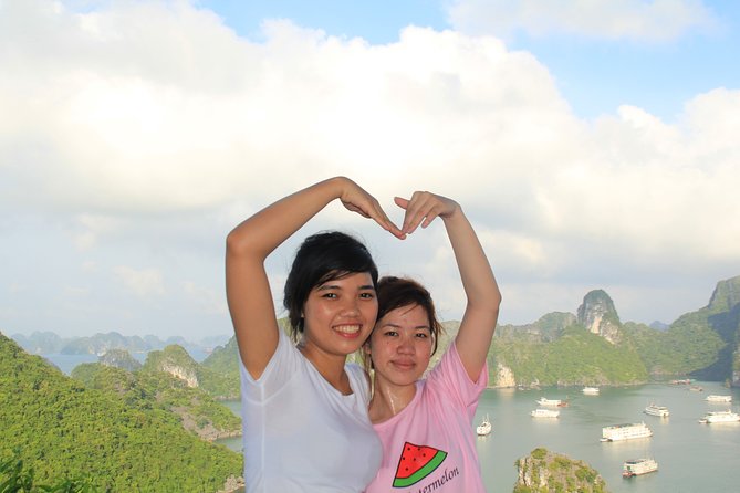 Halong bay Full Day Cruise trip: kayaking, surprise cave, titop island, lunch - Sung Sot (Surprise) Cave: what makes the underground stop worth it