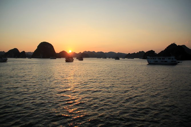 Halong bay full day trip from Hanoi: Visiting Thien Cung, Dau Go cave & Kayaking - Dau Go Cave: A Second Cave Stop That Pays Off