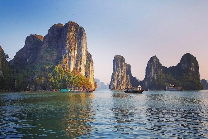 Halong Bay Full Day With Heaven Cave And Kayaking - Dragonfly Cruise on Halong Bay: Views, Islet Names, and Lunch Timing