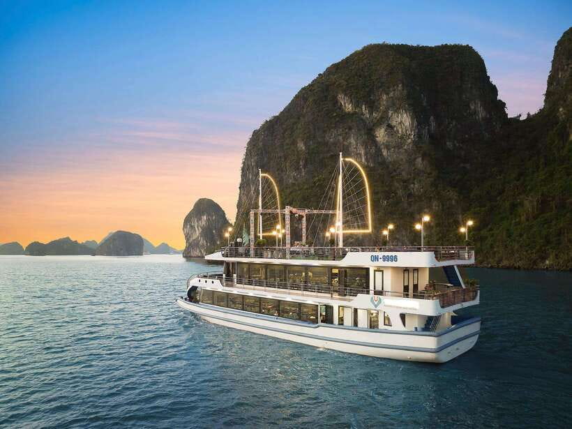 Halong Bay Luxury Cruise: Kayak&Swim,Cave, Party BEST SELLER - The Buffet Lunch Setup: Vegetarian Options Without the Usual Headache