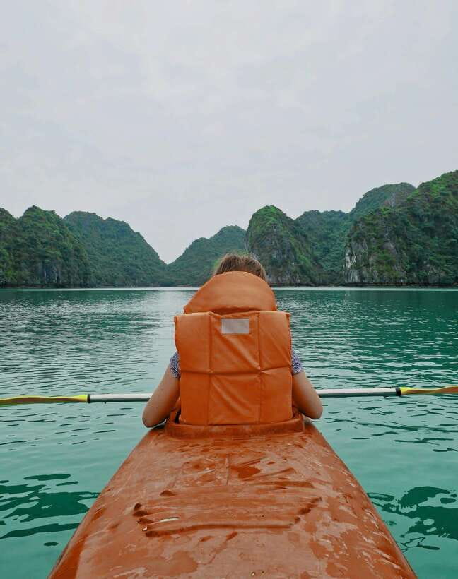 Halong Bay Luxury Cruise: Kayak&Swim,Cave, Party BEST SELLER - Sung Sot Cave (Surprising Cave): Stalactites, Stalagmites, and Timing