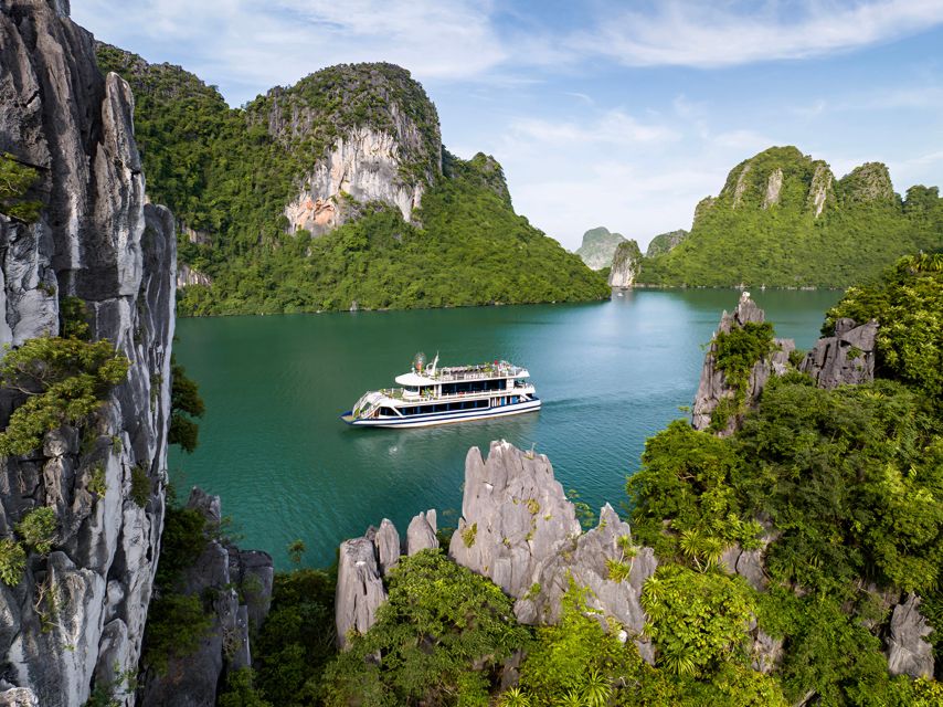 Halong Bay Luxury Cruise with Kayaking & Lunch Buffet - Luon Cave paddling: kayaking or bamboo rowing in tight spaces